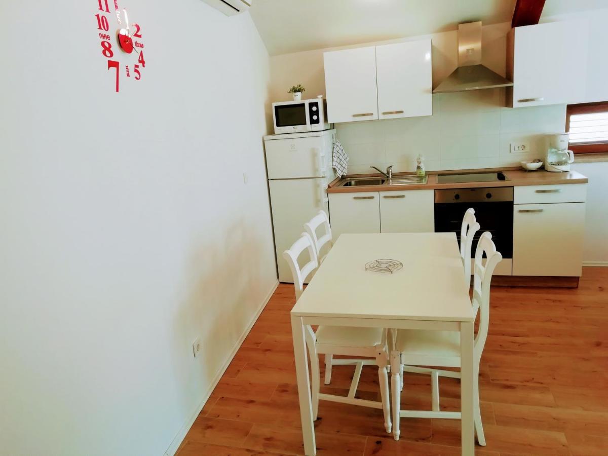 App E.N.A. Apartamento Umago Exterior foto